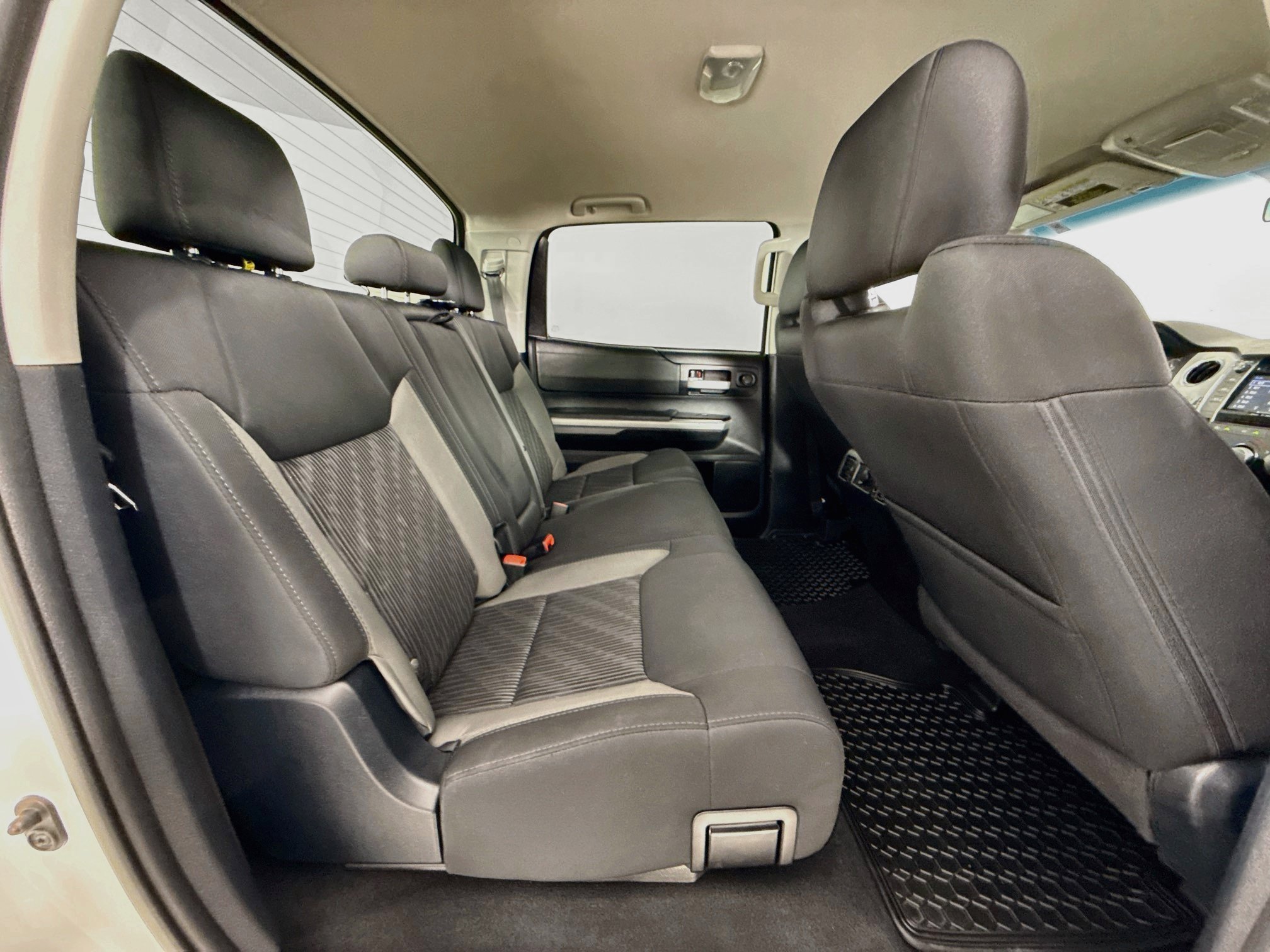 Used 2017 Toyota Tundra SR5 AWD/4WD image 30