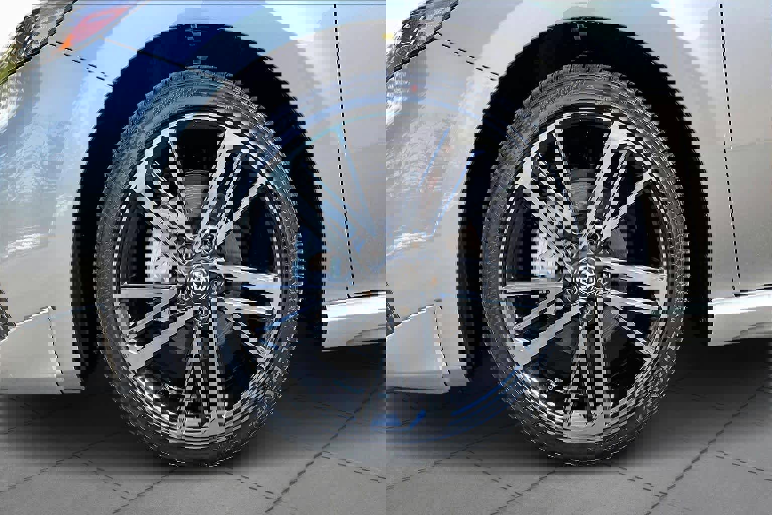 Used 2025 Toyota Camry XSE image 11