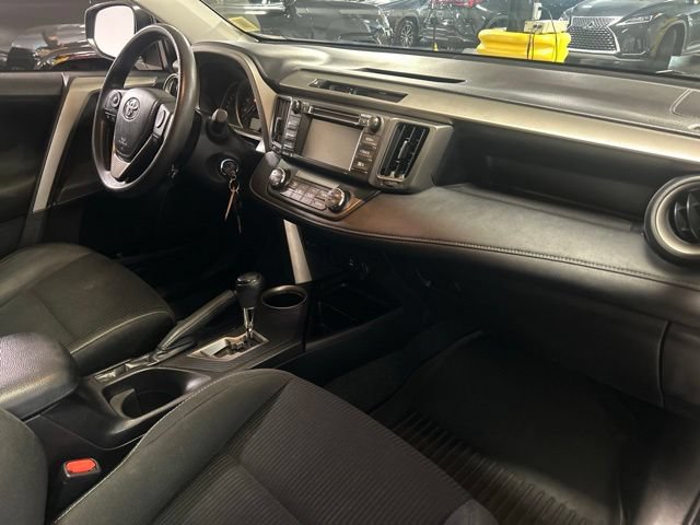Used 2015 Toyota RAV4 XLE AWD/4WD image 32