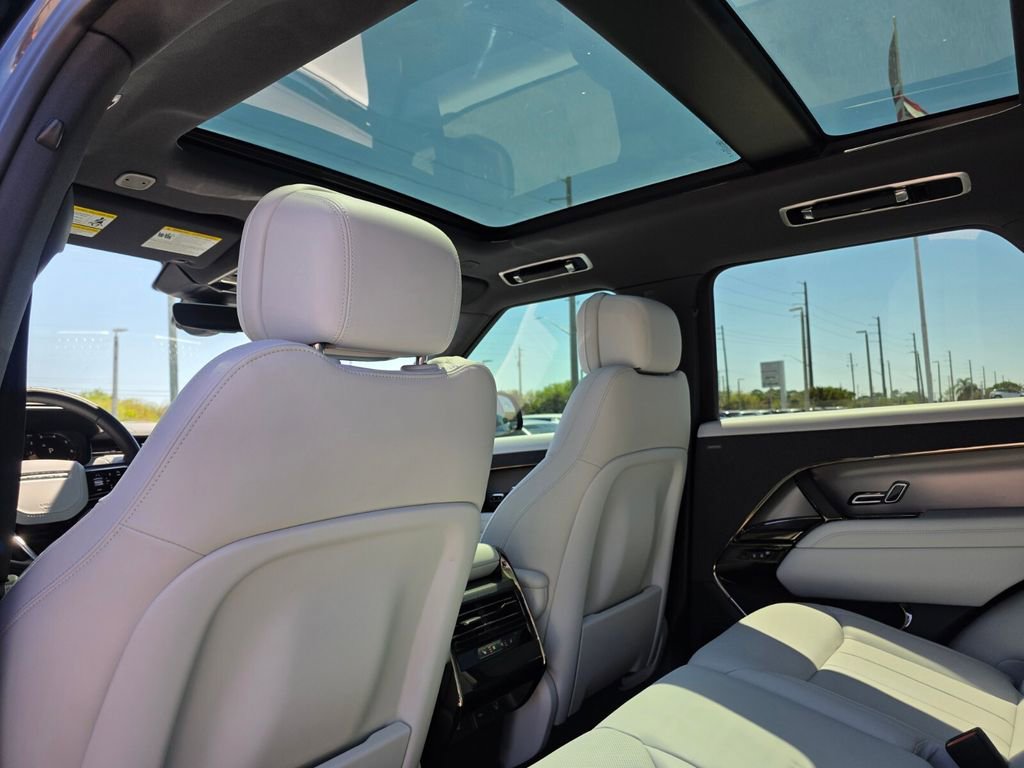 Used 2025 Land Rover Range Rover Sport SE image 19