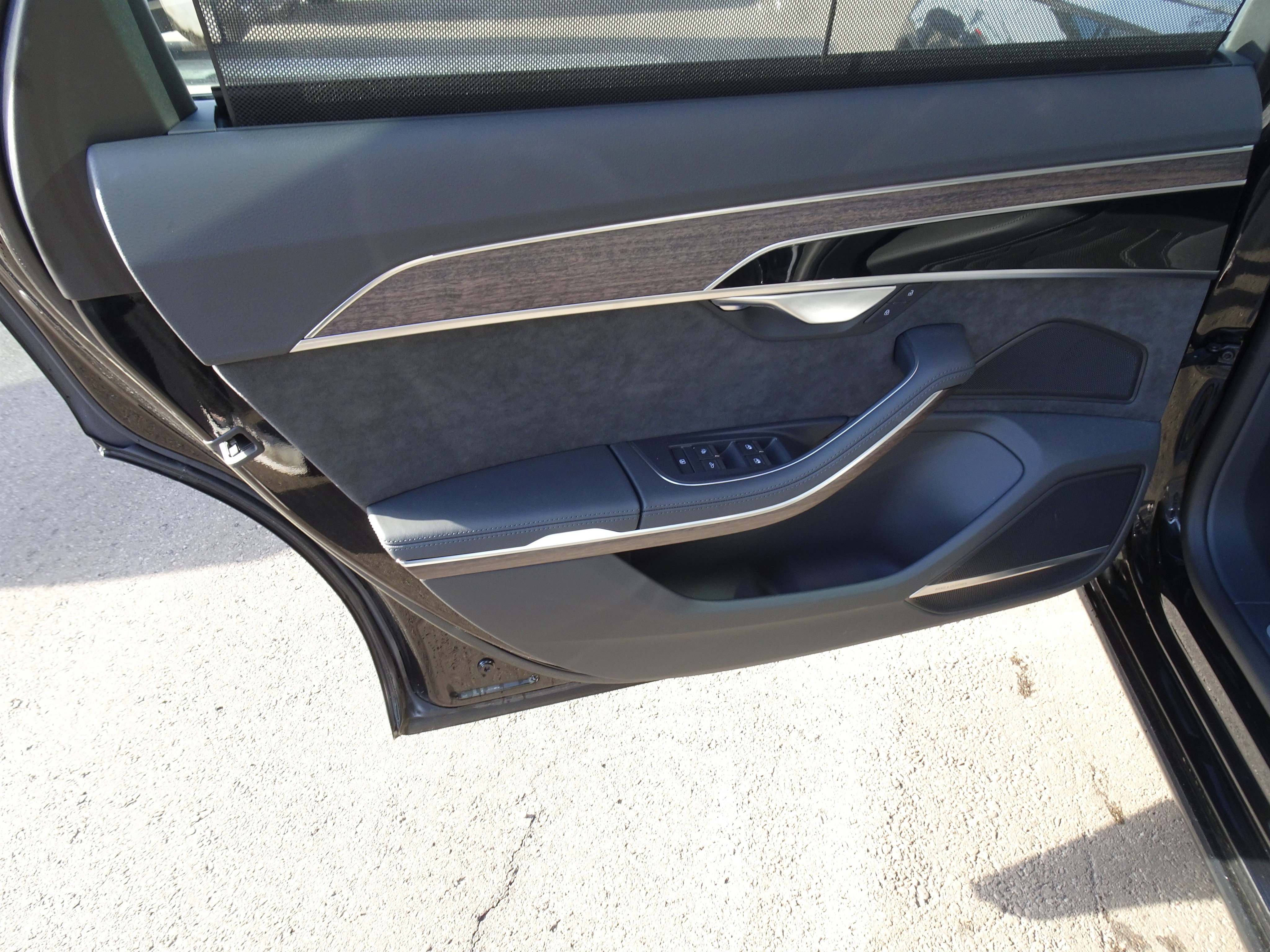 Used 2021 Audi A8 L 4.0T image 16