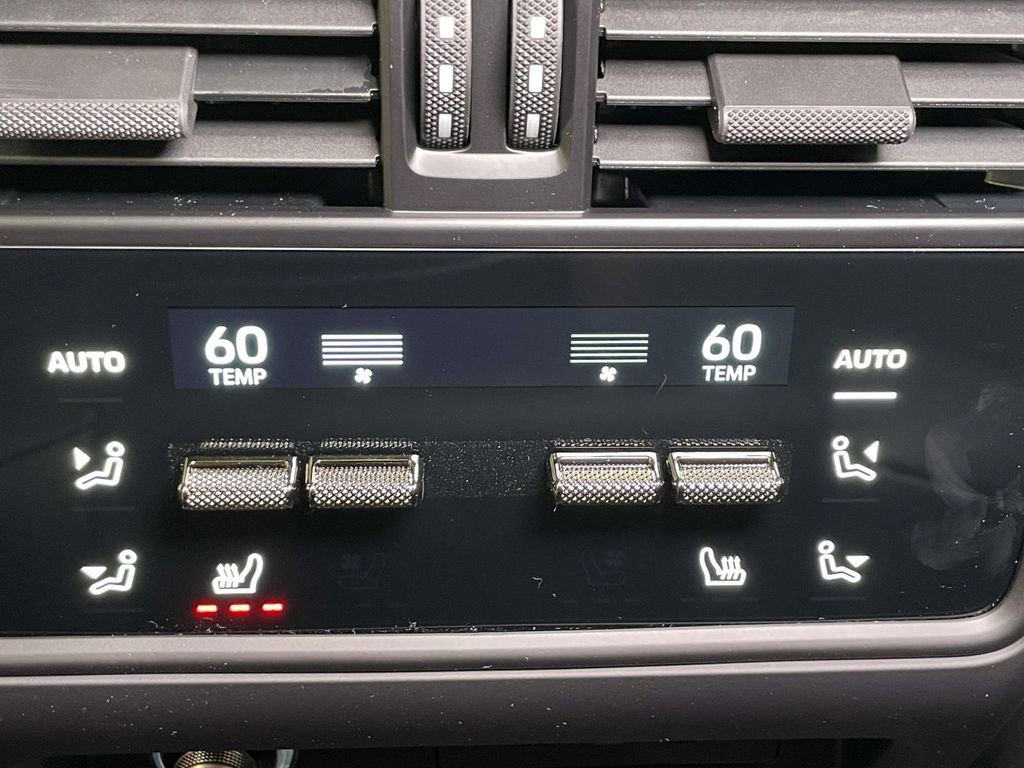 New 2025 Porsche Cayenne Turbo image 25