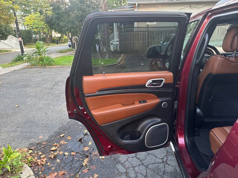 Used 2021 Jeep Grand Cherokee Summit AWD/4WD image 14