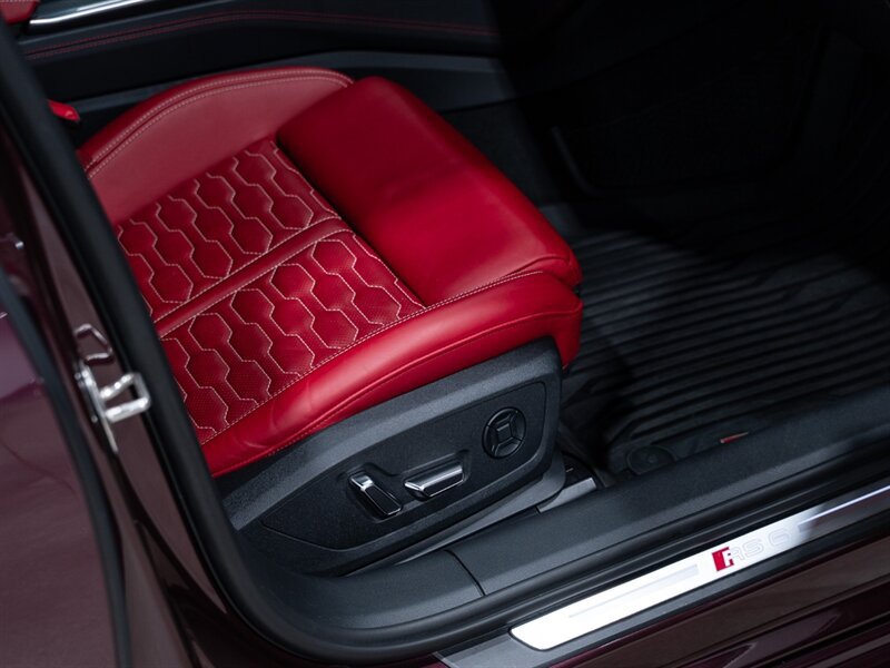 Used 2022 Audi RS 6 AWD/4WD image 36