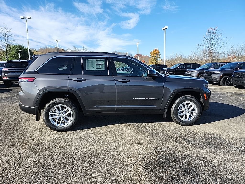 New 2025 Jeep Grand Cherokee Laredo X w/ Luxury Tech Group I AWD/4WD image 2