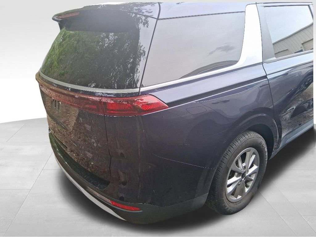Used 2023 Kia Carnival LX FWD image 4