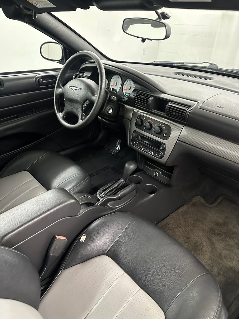 Used 2005 Chrysler Sebring GTC FWD image 29