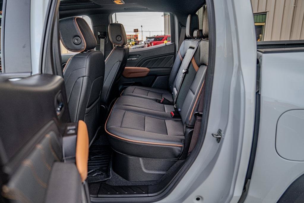 Used 2024 GMC Canyon AT4 w/ AT4 Premium Package AWD/4WD image 17