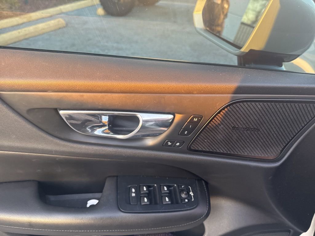 Used 2019 Volvo S60 T5 Momentum w/ Multimedia Package image 21