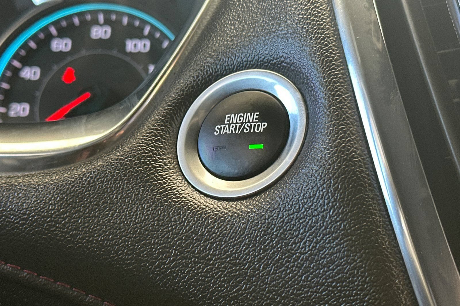 Used 2023 Chevrolet Traverse RS FWD image 23