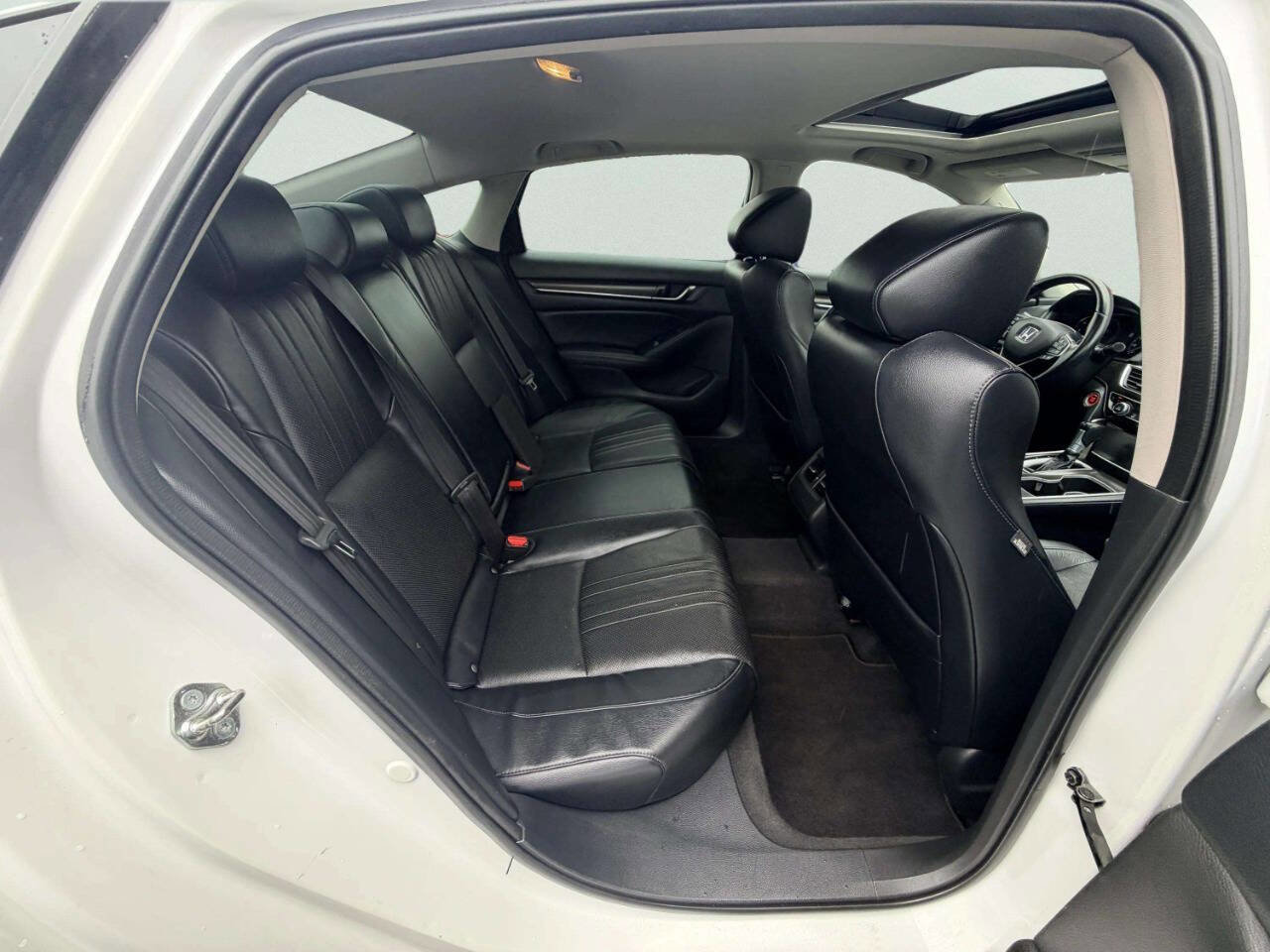 Used 2018 Honda Accord Touring image 21