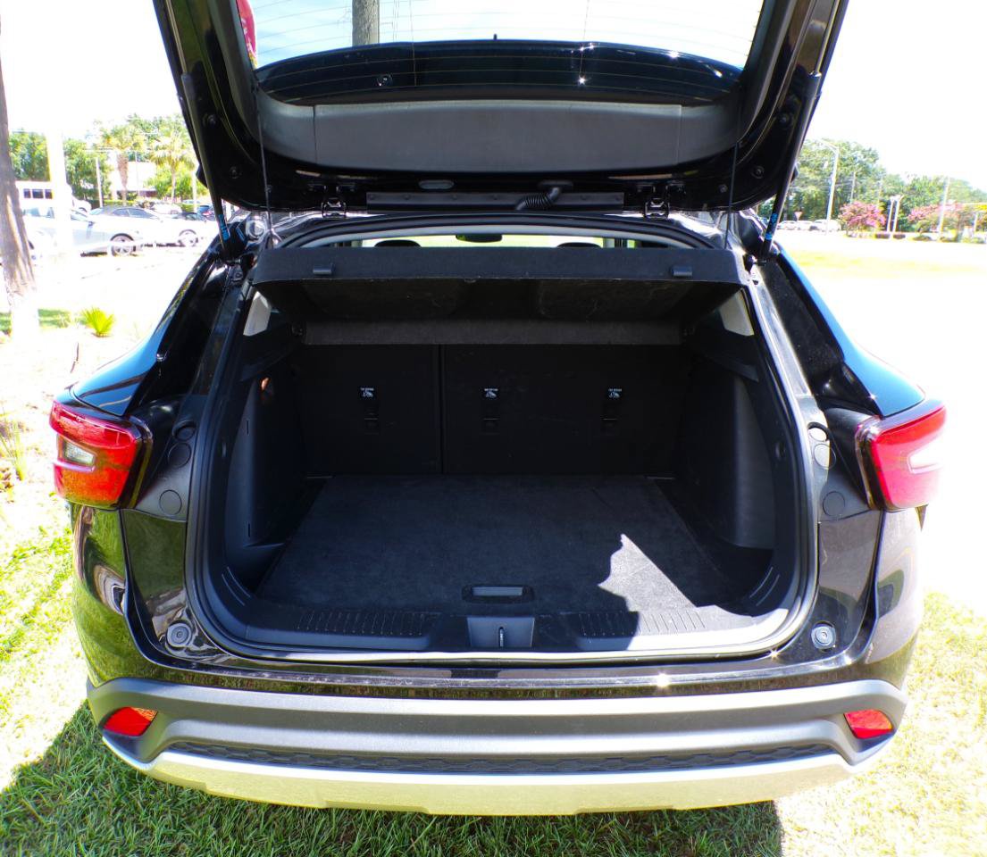 Used 2025 Chevrolet Trax LT w/ LT Convenience Package FWD image 7