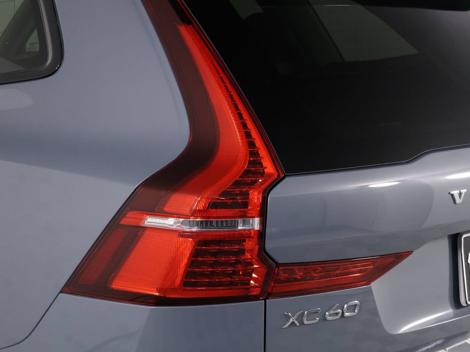 Certified 2024 Volvo XC60 T8 Plus w/ Climate Package AWD/4WD image 18