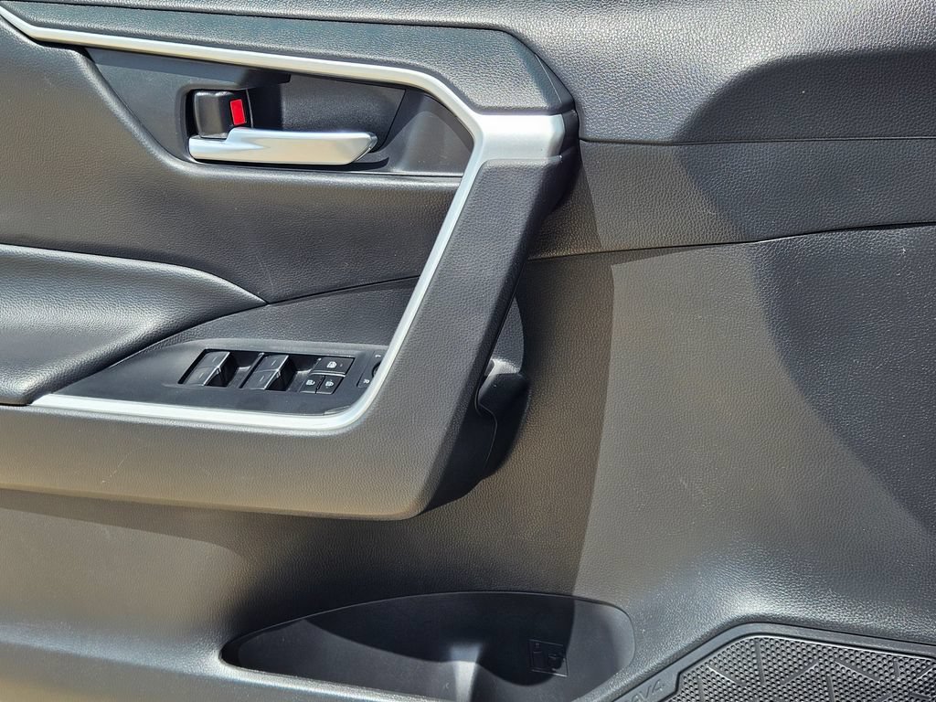 Used 2024 Toyota RAV4 XLE FWD image 28