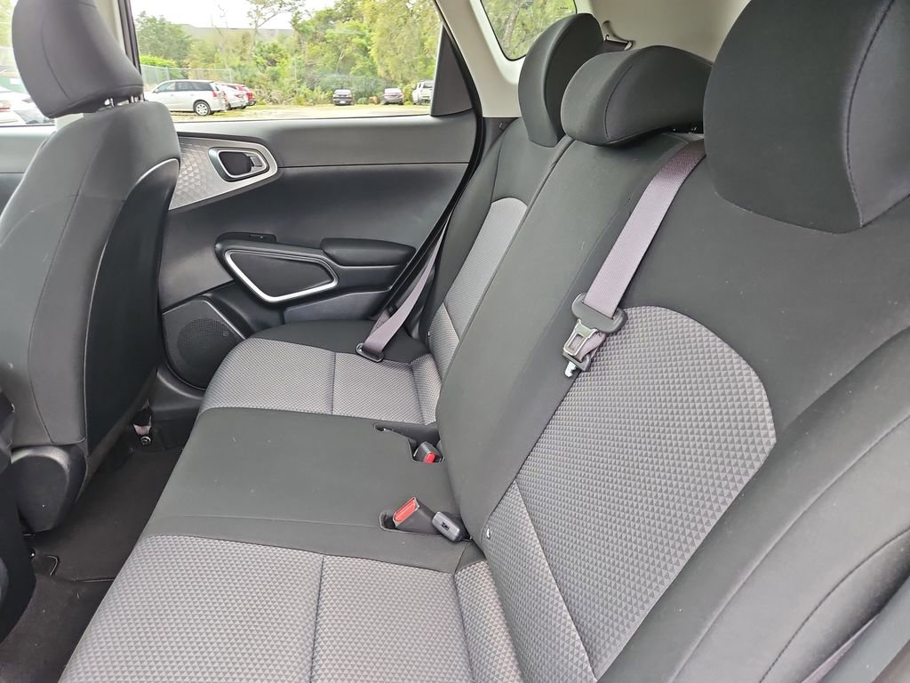 Used 2025 Kia Soul LX w/ LX Technology Package FWD image 12