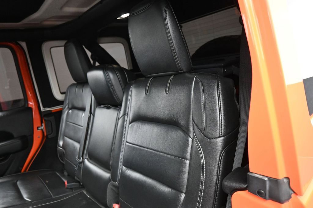Used 2018 Jeep Wrangler Unlimited Sahara AWD/4WD image 30