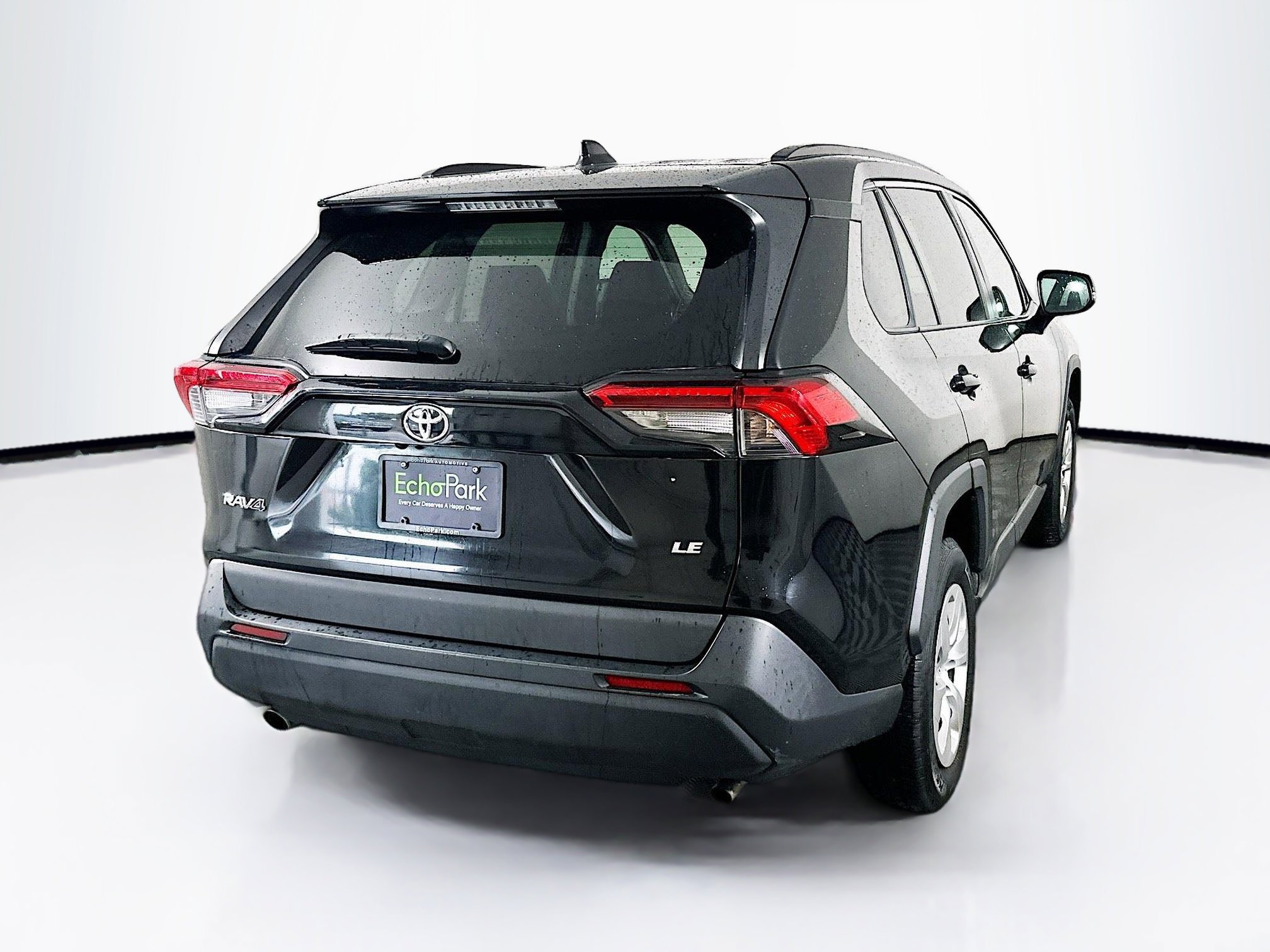 Used 2020 Toyota RAV4 LE FWD image 9