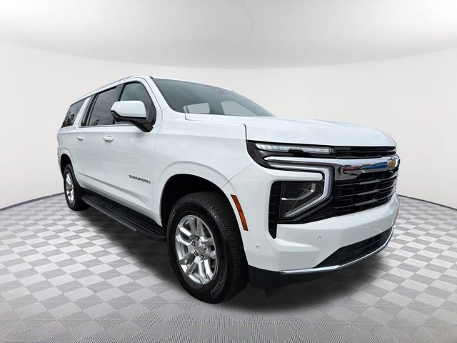 Certified 2025 Chevrolet Suburban LS image 3