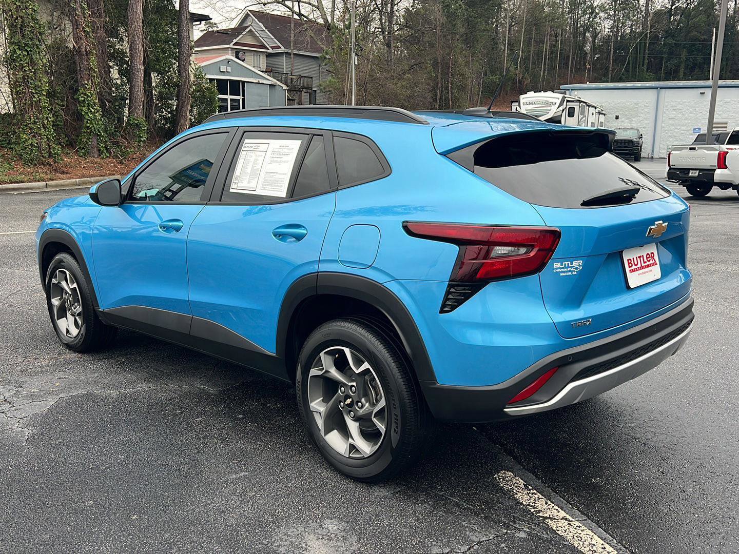 Certified 2025 Chevrolet Trax LT w/ Driver Confidence Package image 4