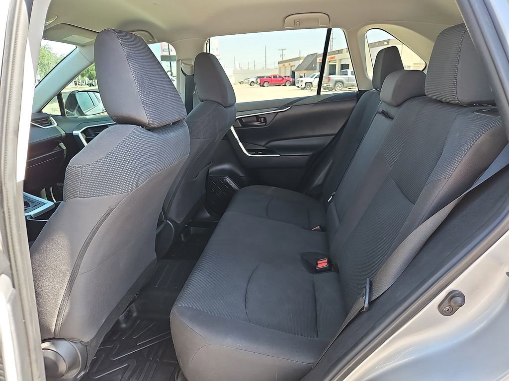 Used 2021 Toyota RAV4 LE AWD/4WD image 11