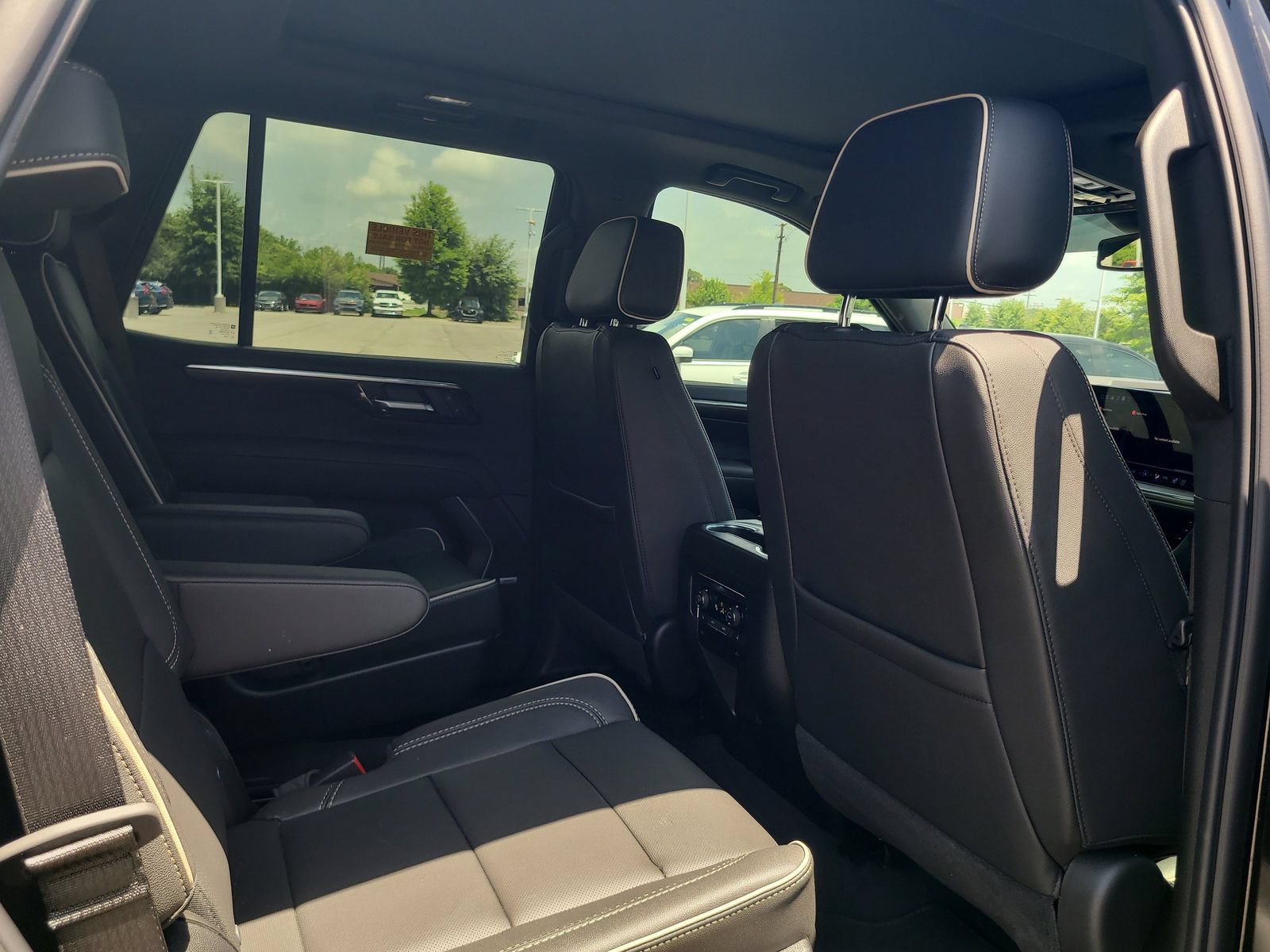 Used 2026 Chevrolet Tahoe Premier w/ Sun And Tow Package AWD/4WD image 30