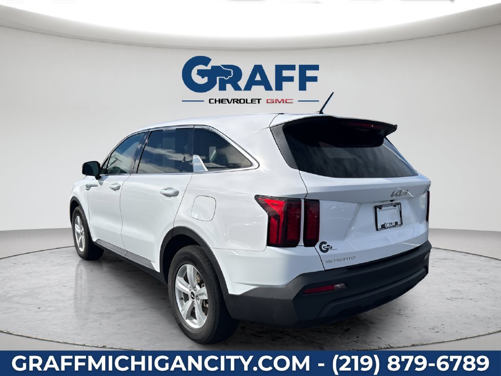 Used 2023 Kia Sorento LX FWD image 3