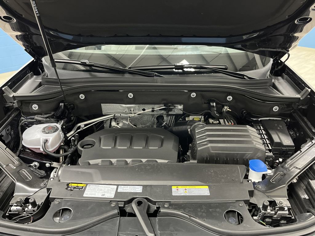 Used 2025 Volkswagen Atlas Cross Sport SEL Premium R-Line image 38