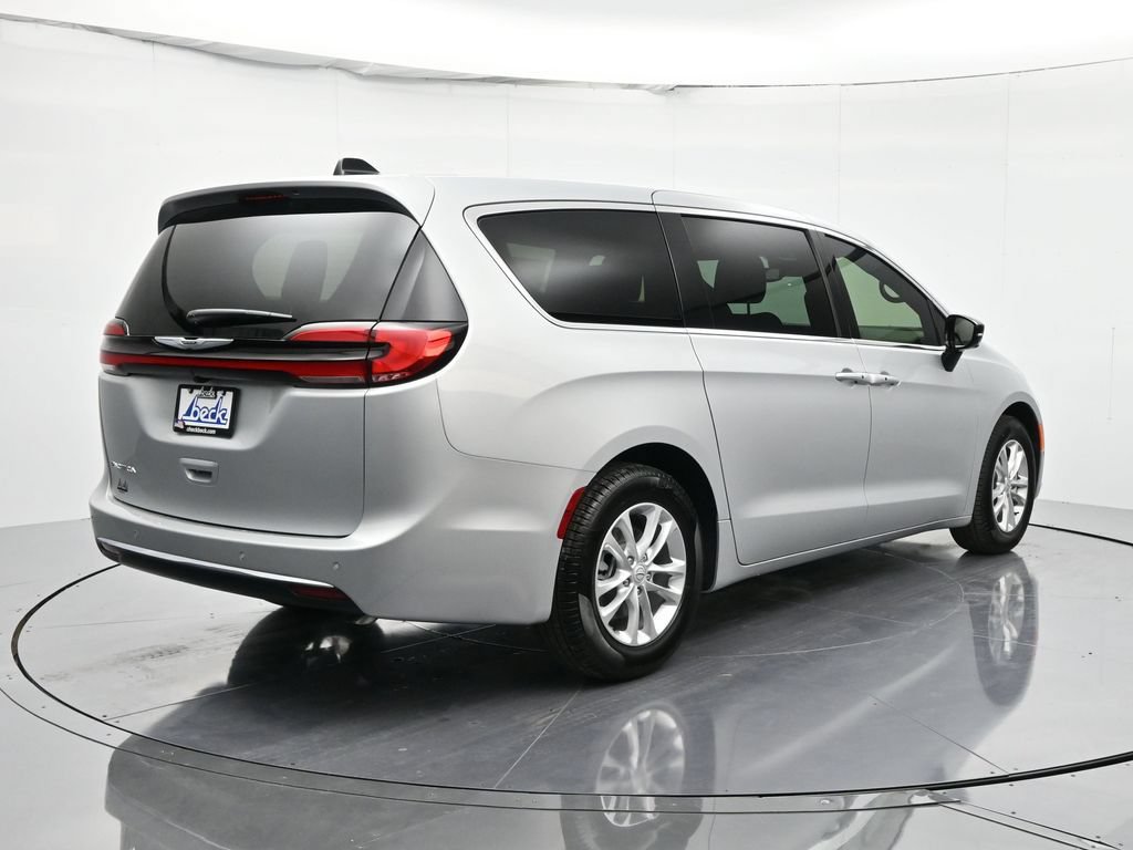New 2026 Chrysler Pacifica Select FWD image 5