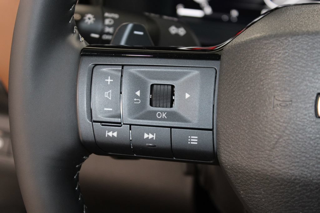 Used 2026 Nissan Pathfinder Platinum AWD/4WD image 38