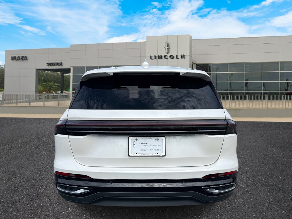 Used 2024 Lincoln Nautilus Premier AWD/4WD image 4