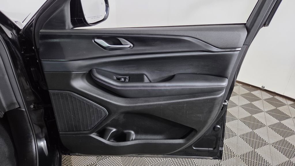 Used 2023 Jeep Grand Cherokee Altitude image 35