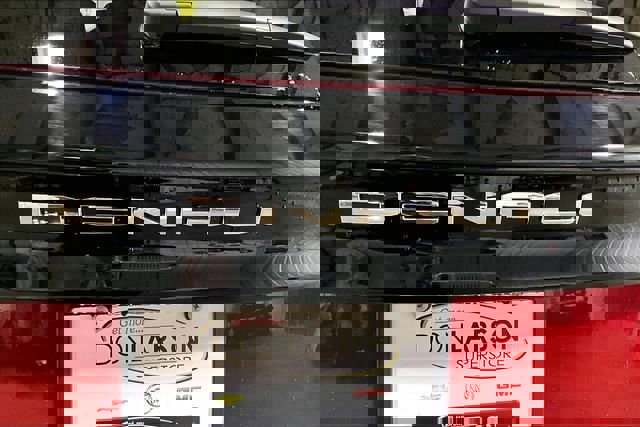 New 2026 GMC Acadia Denali Ultimate w/ LPO, Floor Liner Package image 7