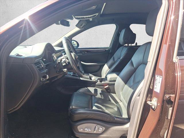 Used 2023 Porsche Macan AWD/4WD image 15