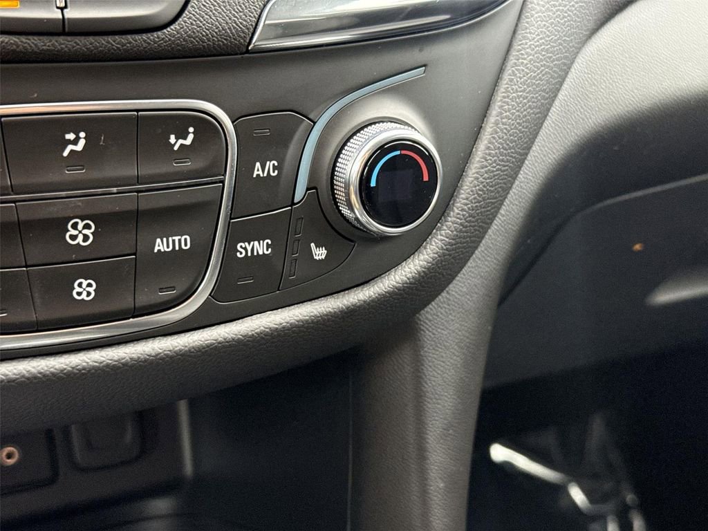 Used 2023 Chevrolet Equinox LT image 35