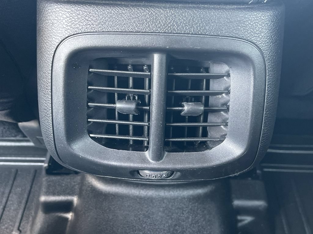 Used 2021 Jeep Cherokee Latitude FWD image 19