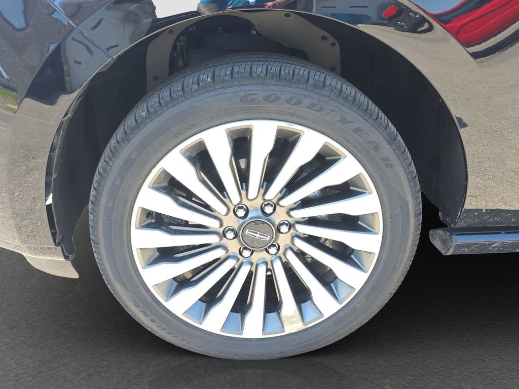 Used 2019 Lincoln Navigator Reserve AWD/4WD image 4