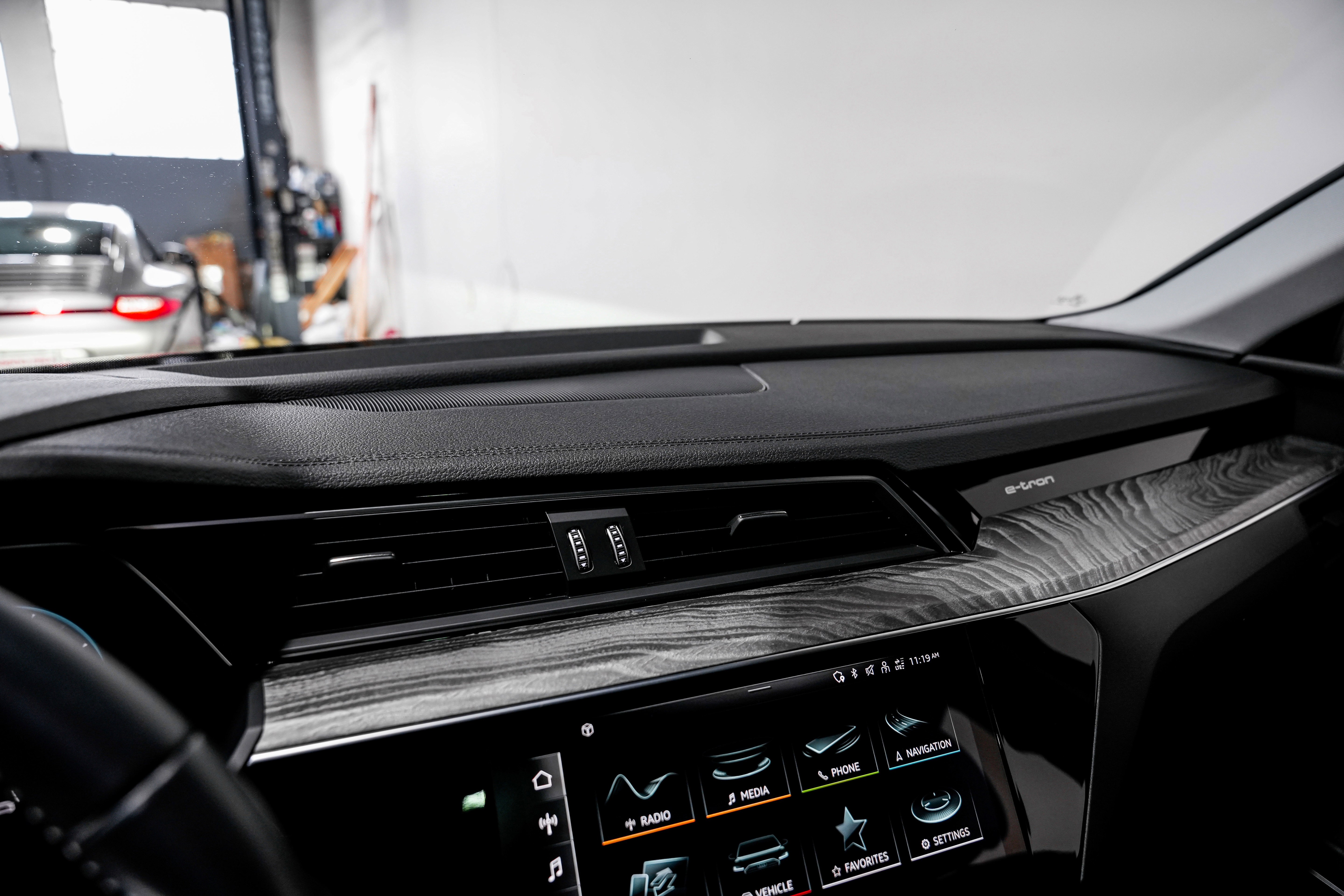 Used 2021 Audi e-tron Premium Plus w/ Premium Plus Package AWD/4WD image 12