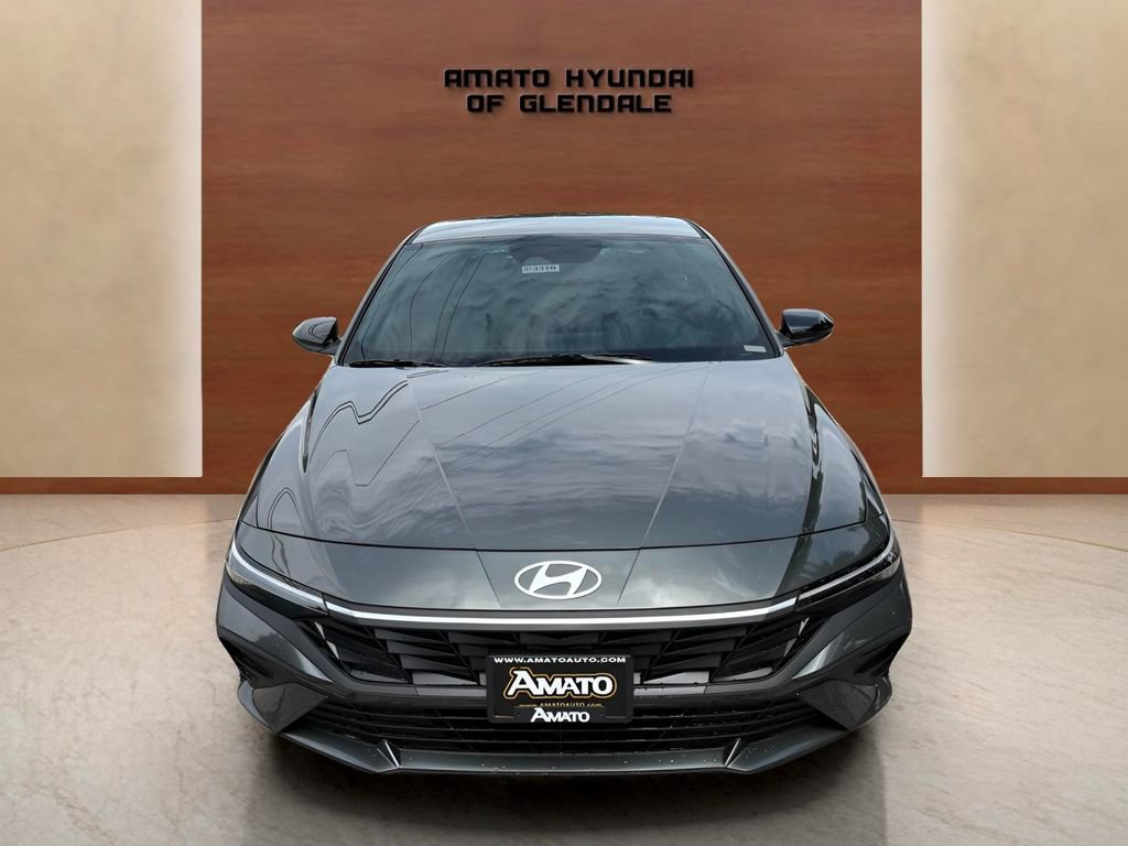 Used 2025 Hyundai Elantra Sport FWD image 8