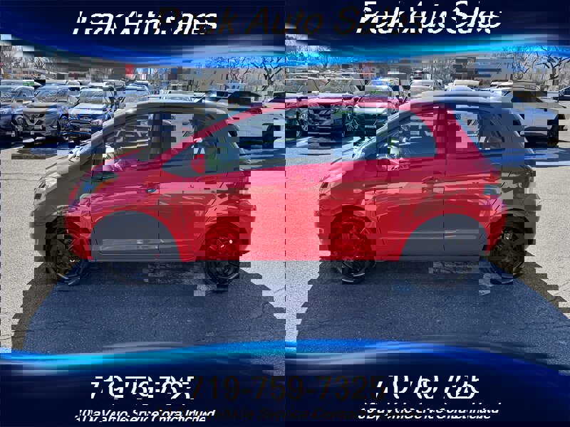 Used 2010 Toyota Yaris 4-Door Hatchback image 4