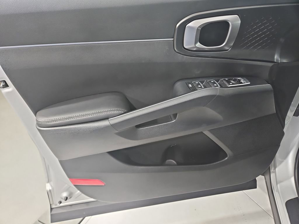 Used 2023 Kia Sorento EX image 11