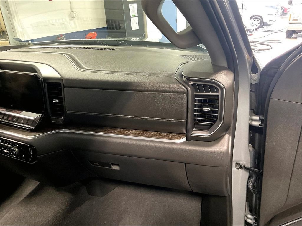 Used 2024 Chevrolet Silverado 1500 LT AWD/4WD image 13