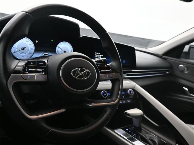 Used 2023 Hyundai Elantra Limited w/ Cargo Package image 10