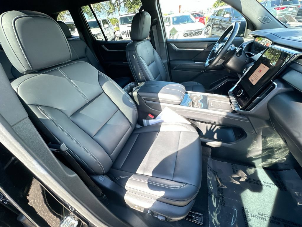 Used 2026 GMC Acadia Elevation w/ Elevation Premium Package FWD image 28