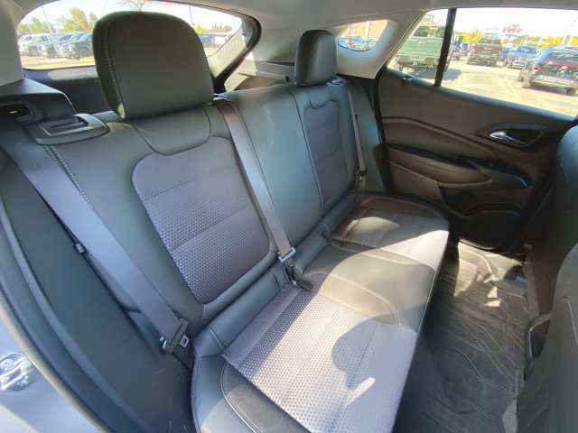 Used 2025 Chevrolet Trax LT w/ Sunroof Package FWD image 26