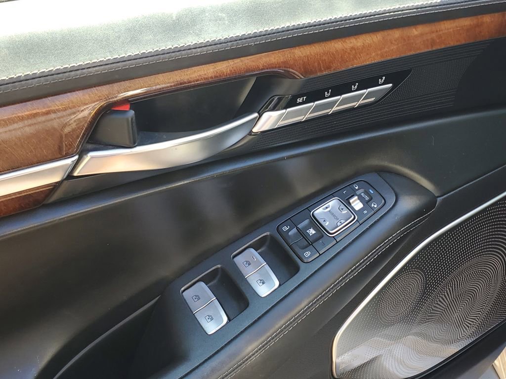 Used 2017 Genesis G90 3.3T Premium image 21