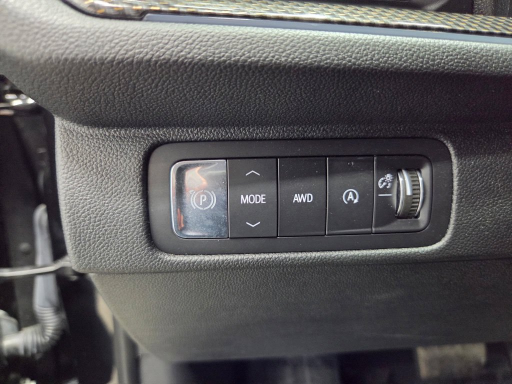 Used 2026 Chevrolet Traverse High Country w/ LPO, Floor Liner Package AWD/4WD image 32
