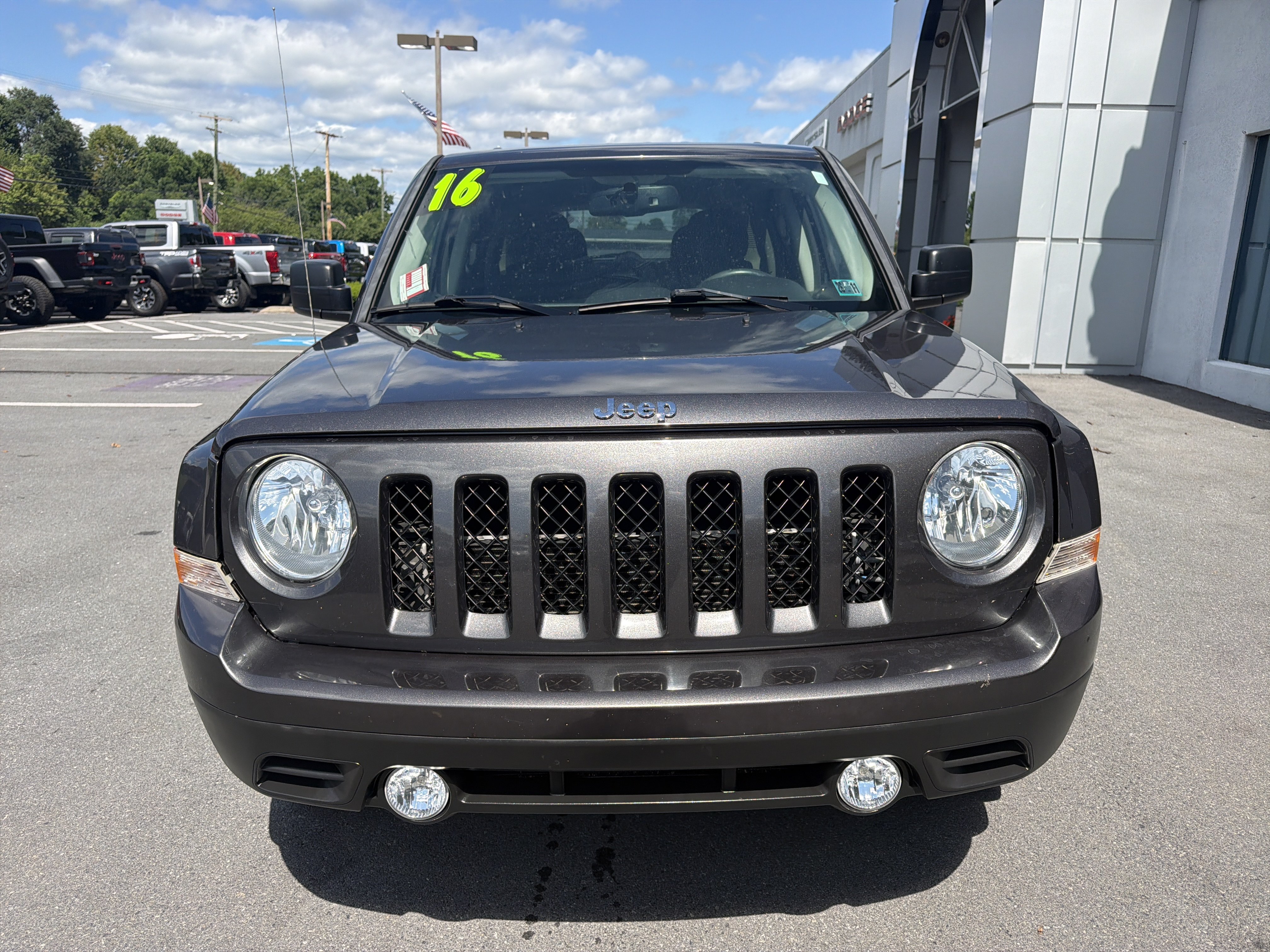 Used 2016 Jeep Patriot Latitude AWD/4WD image 15