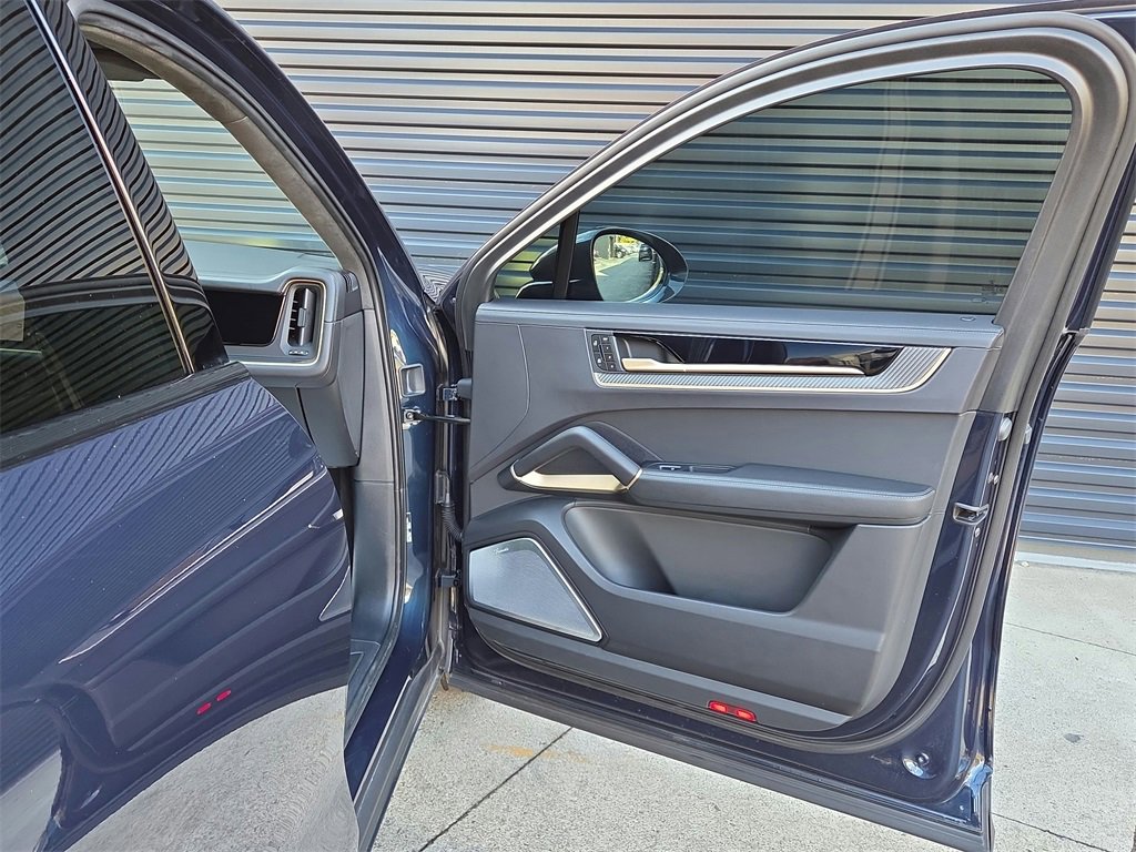 Used 2024 Porsche Cayenne Turbo GT image 19