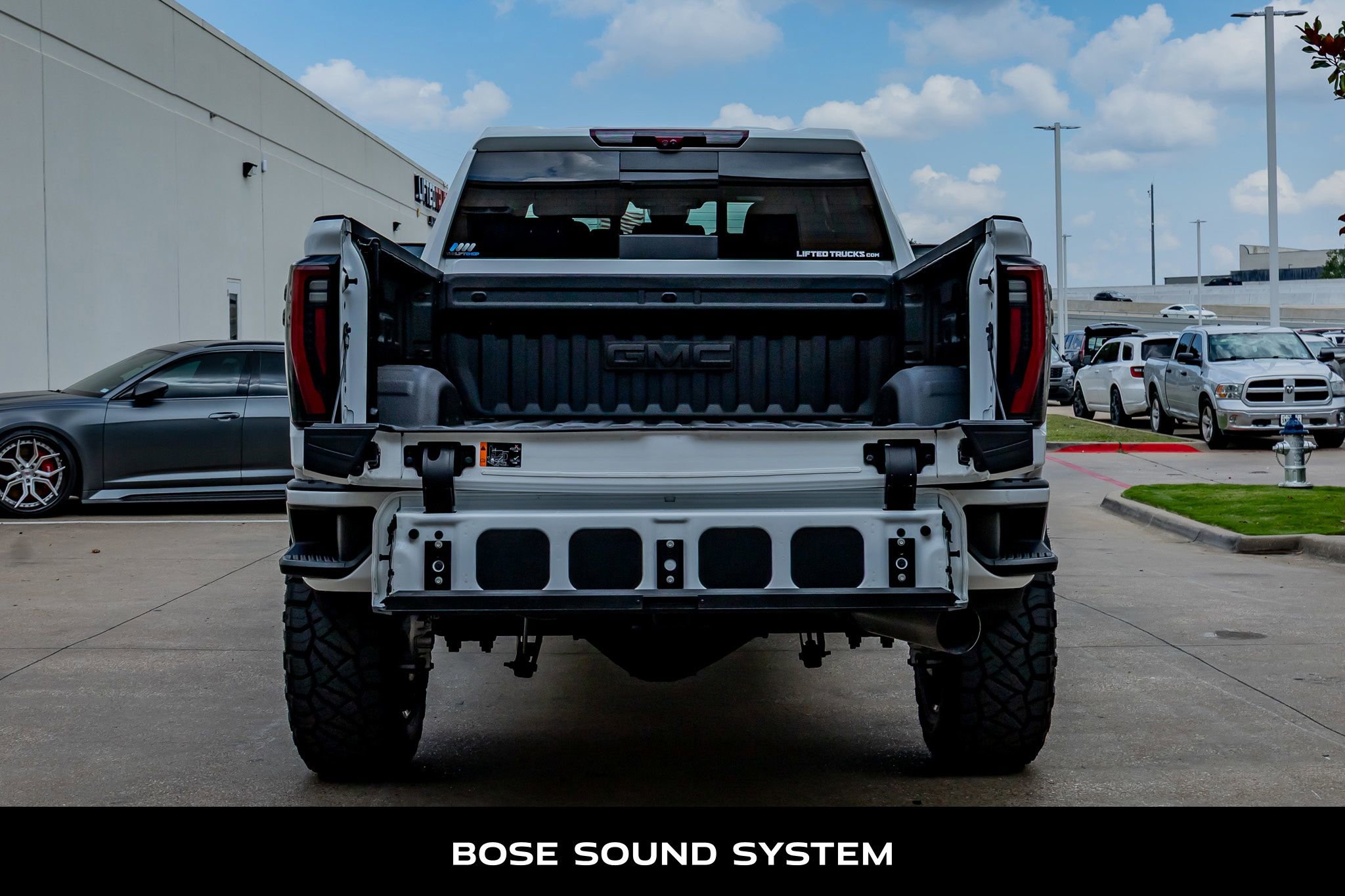 Used 2025 GMC Sierra 2500 AT4 w/ AT4 Premium Plus Package AWD/4WD image 9