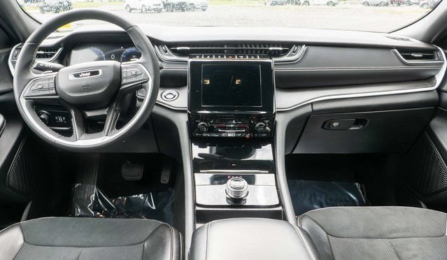 Used 2024 Jeep Grand Cherokee Altitude AWD/4WD image 16